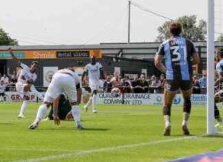 AFC Wimbledon Boss Johnnie Jackson Reacts to Defeat at Bromley news-17082024-173804