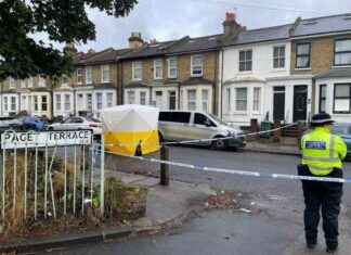 Community Calls for Action and Mourns 15-Year-Old Boy Stabbed to Death news-25092024-131824