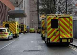 London Ambulance Service Declares Critical Incident for New Year’s Eve Drinkers london-ambulance-service-declares-critical-ncident-for-new-years-eve-drinkers