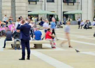 Meeting Someone New After Moving To London: Secrets To Build Instant Connections