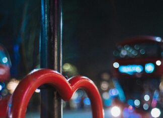 Finding Love on London Public Transport: Secrets to Romantic Connections