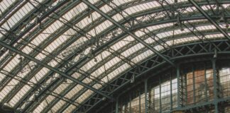 How To Tell If Someone Likes You In London: Signs You Can’t Miss