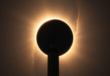Unprecedented Solar Eclipse Captivates London: A Day of Wonder and Scientific Discovery Unprecedented Solar Eclipse Enthralls London: A Day of Wonder and Scientific Discovery